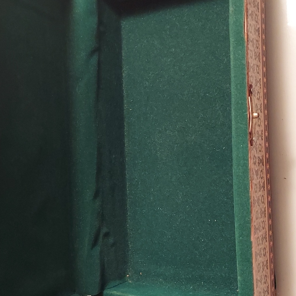 Beautiful peacock Hancrafted bird box - Picture 7 of 13